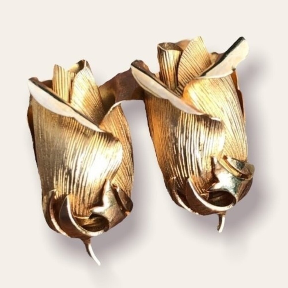 Vintage Earrings Gold Tone Rosebud Screw-Back Clip-Ons